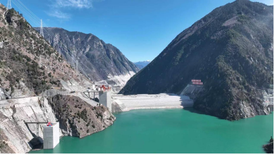 世界第一高坝大渡河双江口水电站并网发电