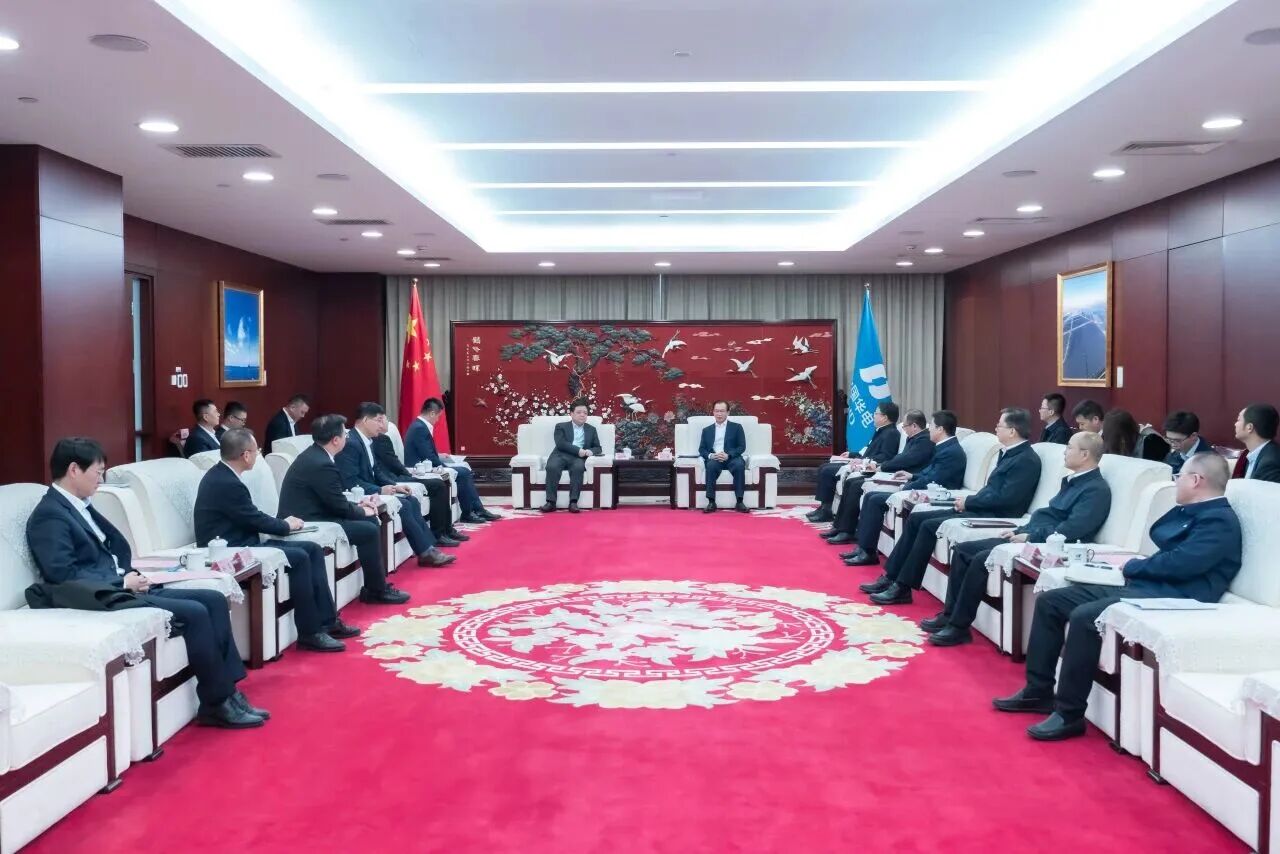 中国华电董事长、党组书记江毅会见正泰集团董事长南存辉